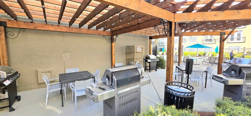 Building Photo - 800 Peachtree St NE