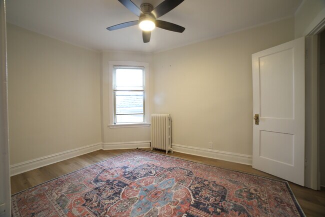 Building Photo - 3733 N Christiana Ave