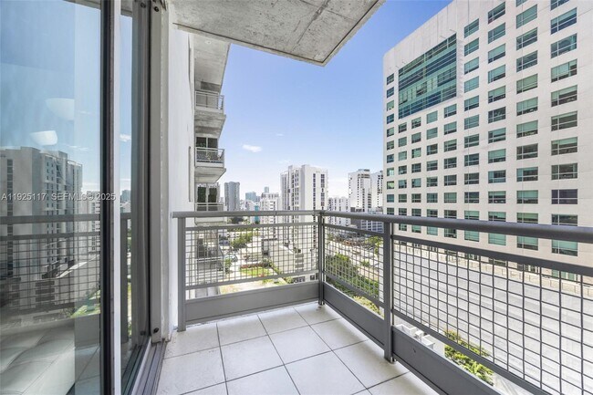 Building Photo - 690 SW 1st Ct