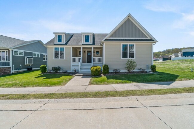Building Photo - BEAUTIFUL Neighborhood Home!
