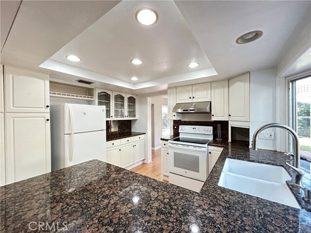 Building Photo - 12 Holly St