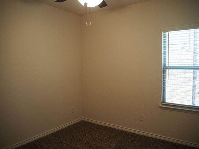 Building Photo - 2407 Klamath Dr