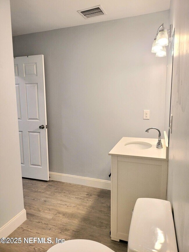 Building Photo - 1978 Solomon St