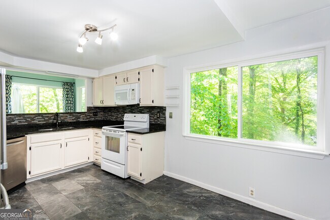 Building Photo - 46 Dunwoody Springs Dr