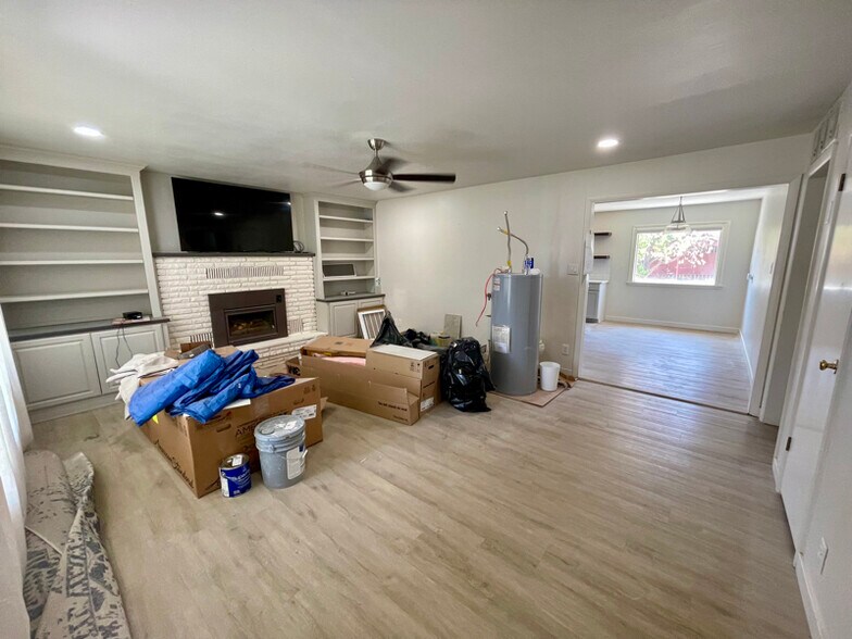 Building Photo - 320 S 400 E