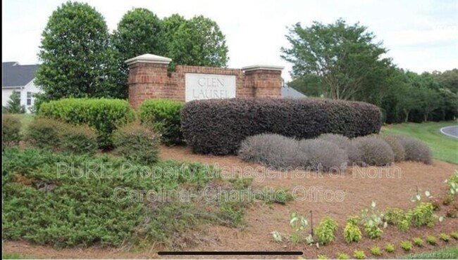 Building Photo - 6033 Queens Walk Ct