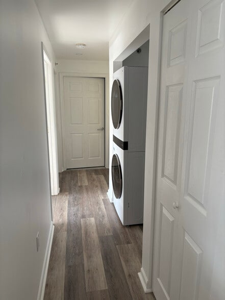 Building Photo - 150 N Main St