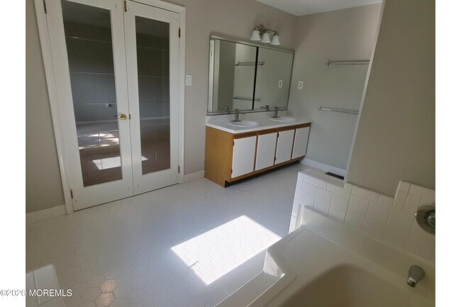 Building Photo - 283 Plum Dr
