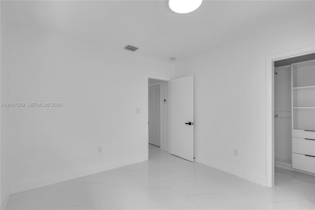 Building Photo - 2638 SW 30th Ct
