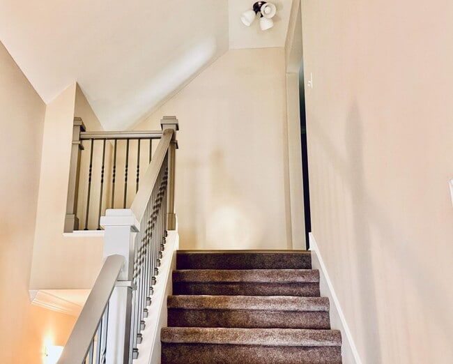 Building Photo - Luxury country rental 4x3 gated off black top!