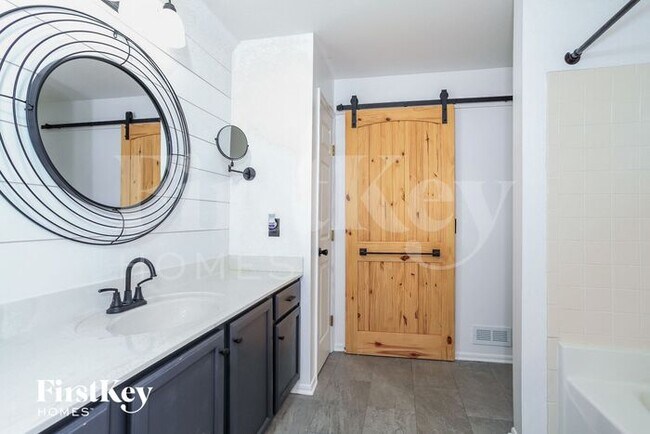 Building Photo - 634 Ellen Dr