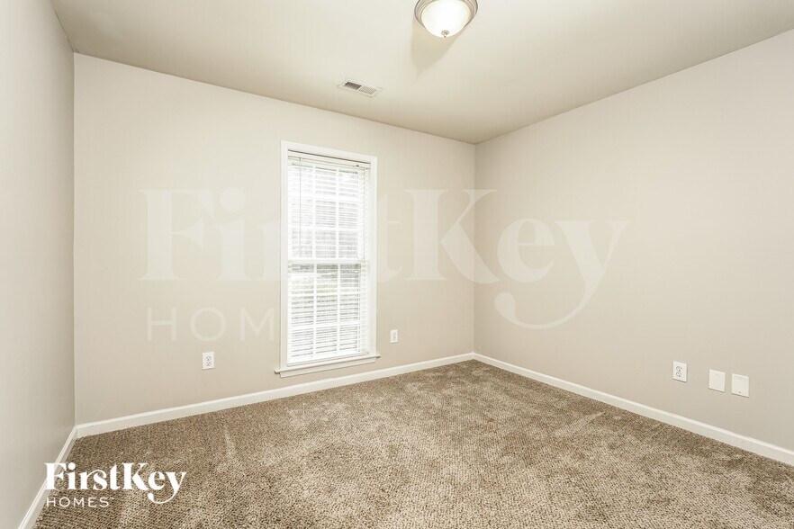 Building Photo - 6107 Black Willow Dr