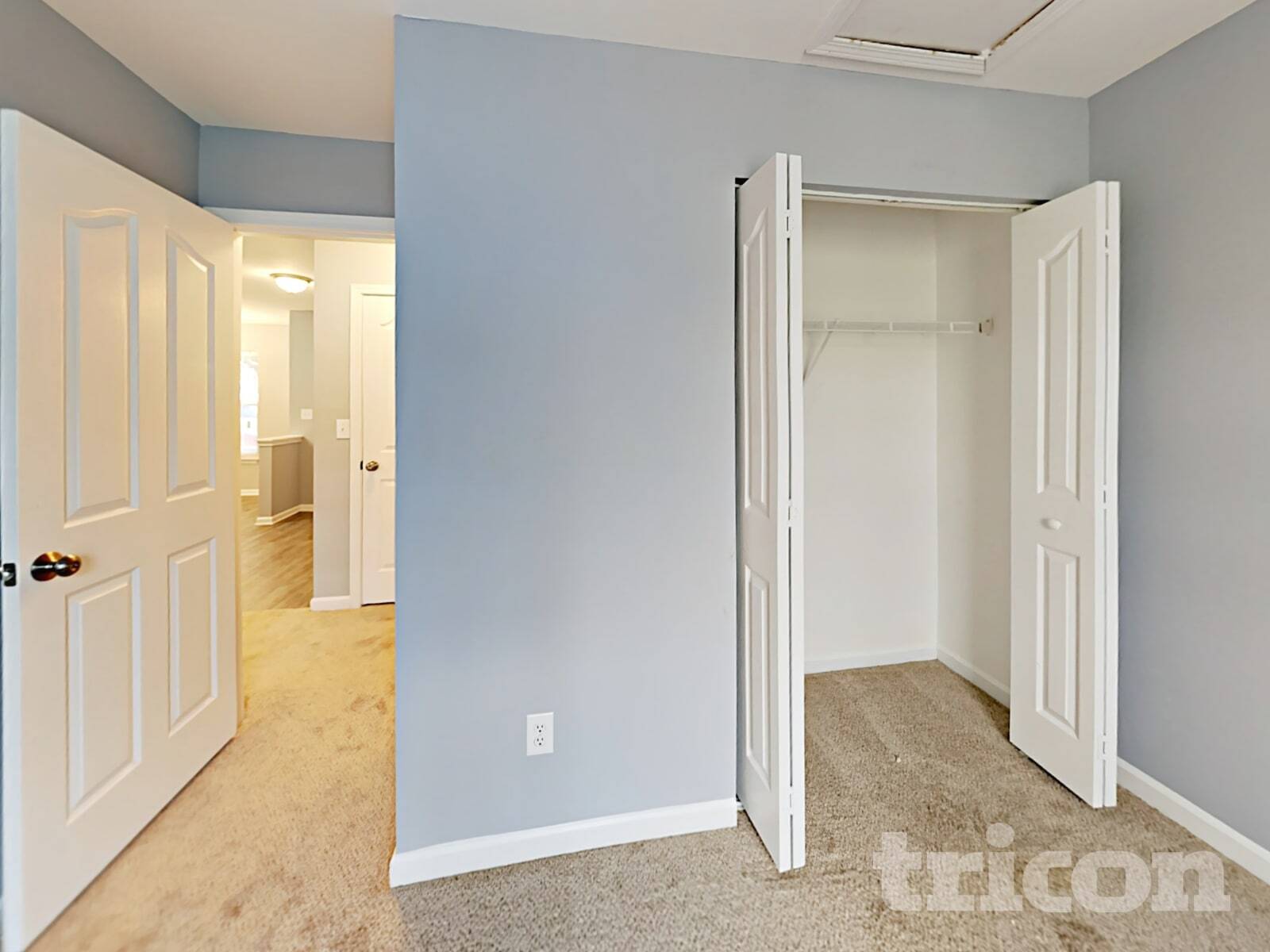 Building Photo - 10207 Green Hedge Ave