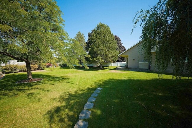 Building Photo - 716 N Vercler Rd