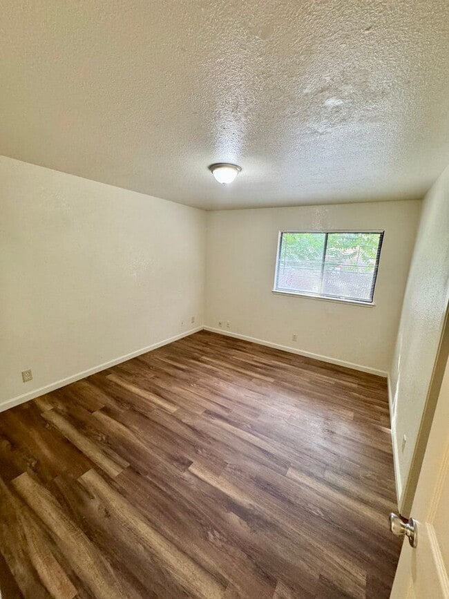 Building Photo - **Reserve for Summer 2026** Deckhouse at 6th & Ivy!