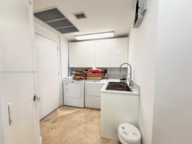 Building Photo - 3801 NE 207th St