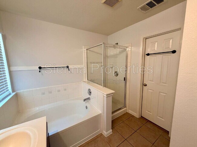 Building Photo - 1517 Hawk Dr