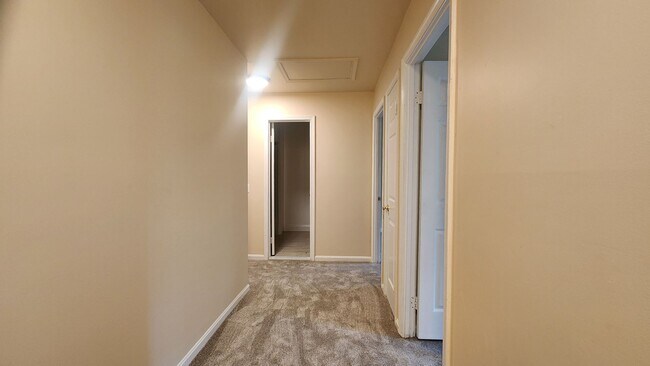 Building Photo - Spacious Arlington TH Near Ballston Metro!