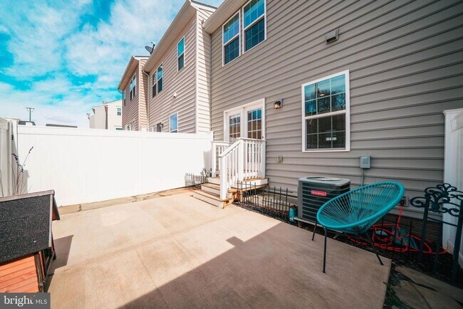 Building Photo - 2111 Elm Tree Knoll