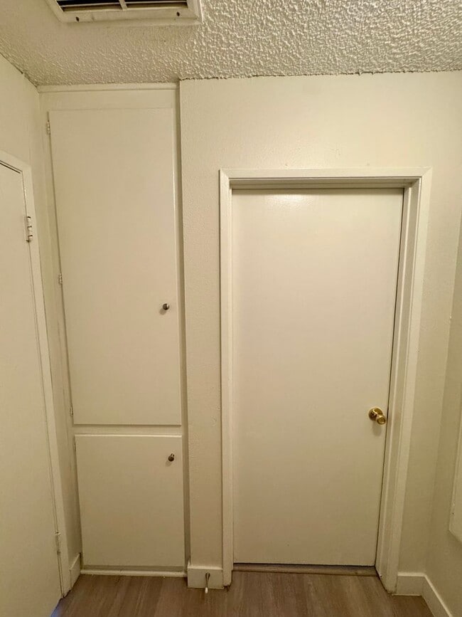 Building Photo - Beautifully Renovated 2 Bed / 1 Bath Apartment for Rent in Los Alamitos!