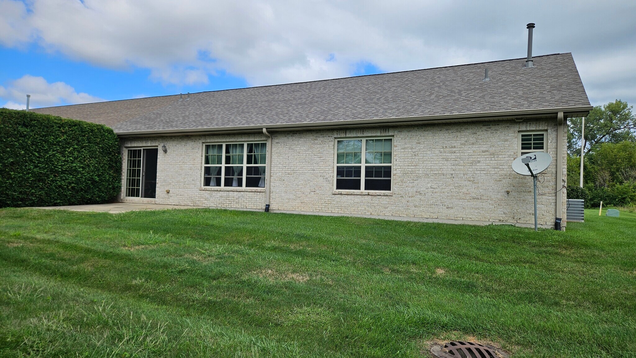 Building Photo - 801 Veterans Ln