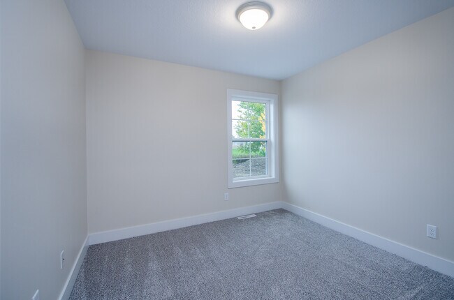 Building Photo - 9250 Brook Hollow Ln