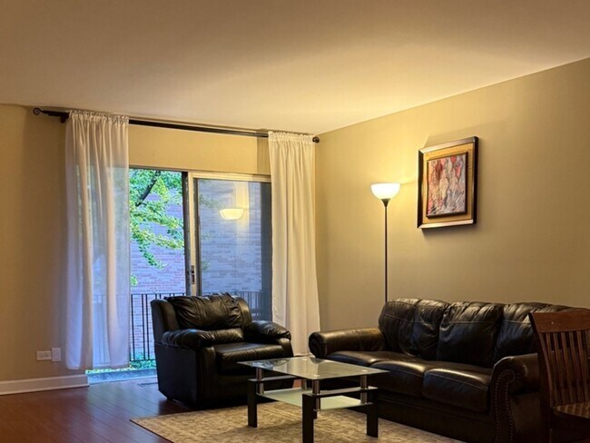 Building Photo - 6961 N Oakley Ave