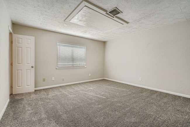 Building Photo - 226 Tara Plantation Dr