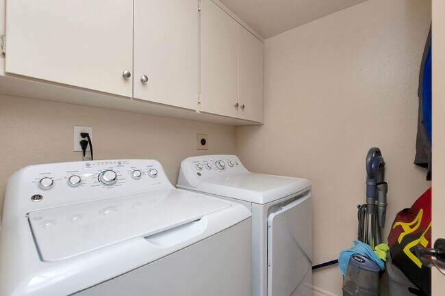 Building Photo - 2559 Caminito Muirfield