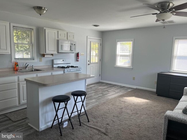 Building Photo - 3316 Delsea Dr