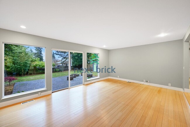 Building Photo - 3 BED & 2 BATH SINGLE FAMILY HOUSE WITH A ...