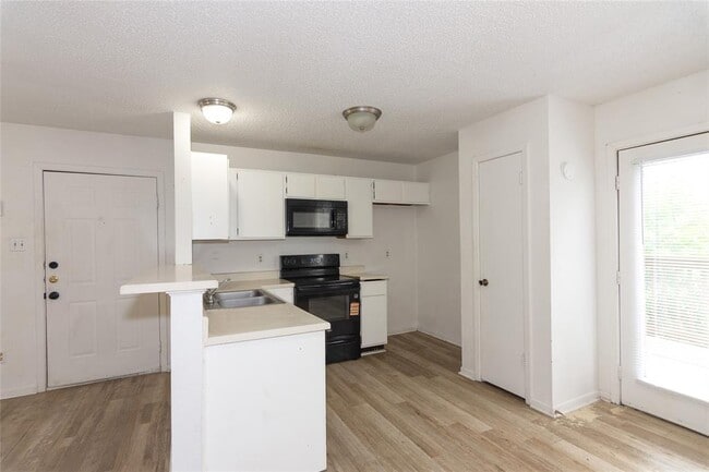 Building Photo - 1607 Onion Creek Village Dr