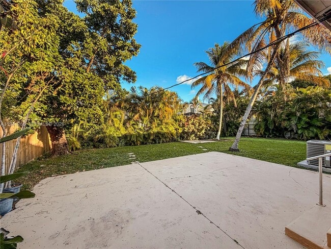 Building Photo - 1575 SW 12th Ave