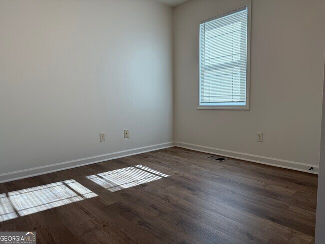 Building Photo - 160 2nd St