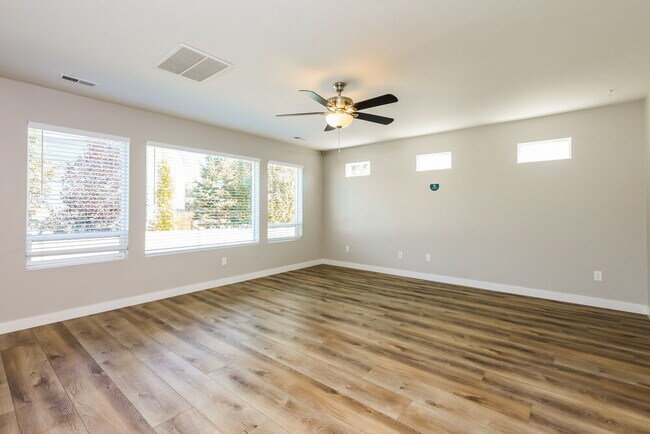 Building Photo - 3448 W Oak Crest Dr