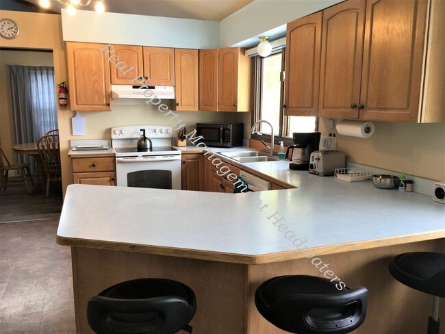 Building Photo - 5 Bedroom 3-1/2 Bath House For Rent