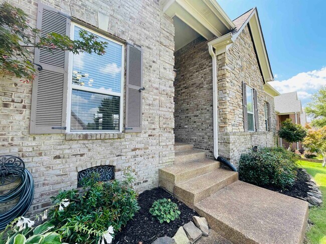 Building Photo - 9351 Lake Bridge Dr