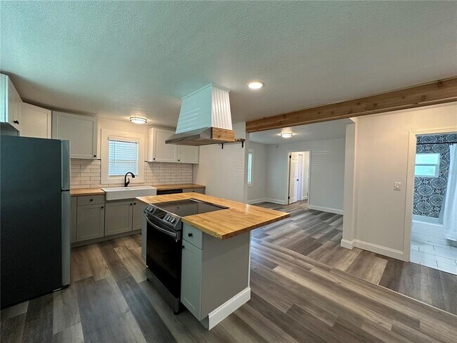 Building Photo - 4713 Thorpe Ave