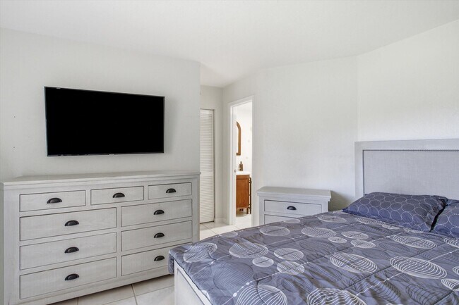 Building Photo - 2800 Fiore Way