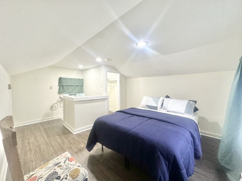 Building Photo - 833 C St