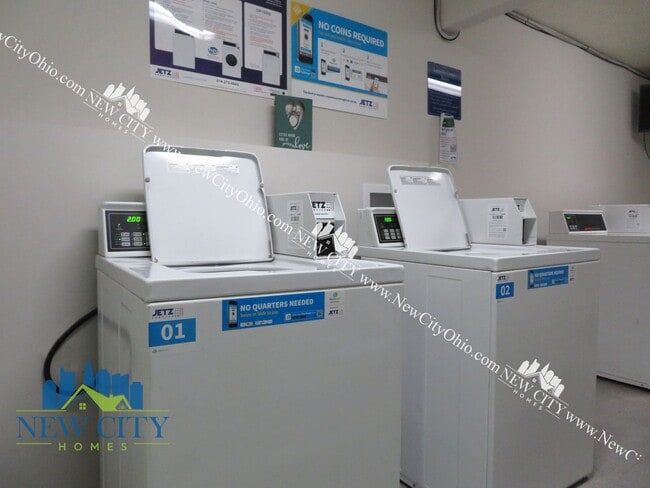 Building Photo - 2085 Building - New Rennovated 1 & 2 bedrooms starting at $989!