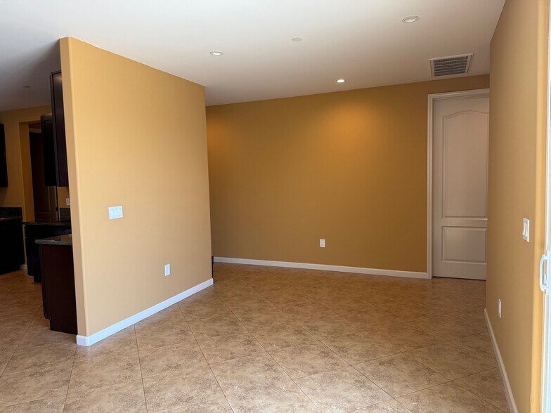 Building Photo - 10531 El Dorado Ave