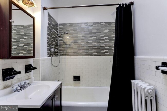 Building Photo - 1015 Quebec Place NW