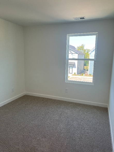 Building Photo - 244 Holywell Dr