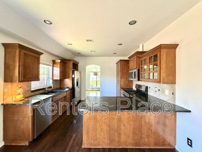 Building Photo - 3004 S Tamarack Ave