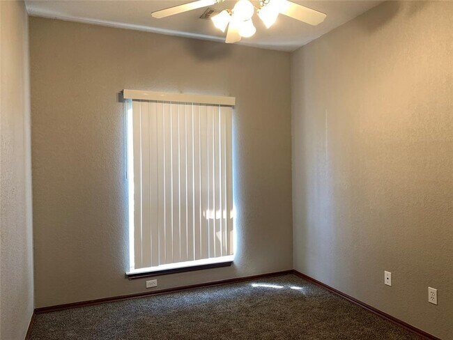 Building Photo - 2909 Sandstone Dr