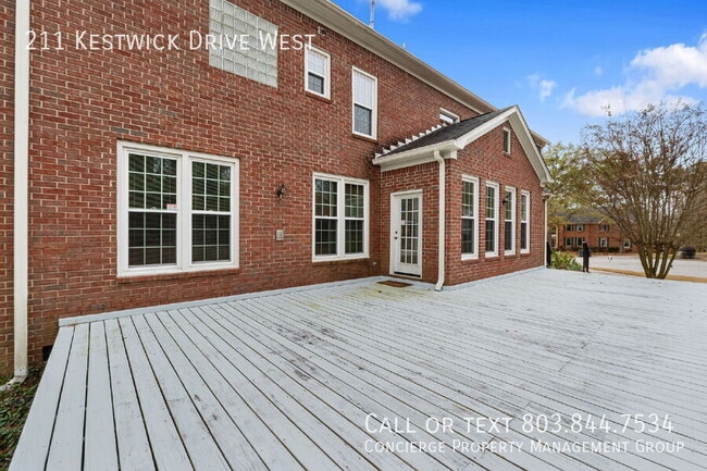 Building Photo - 211 Kestwick Dr W