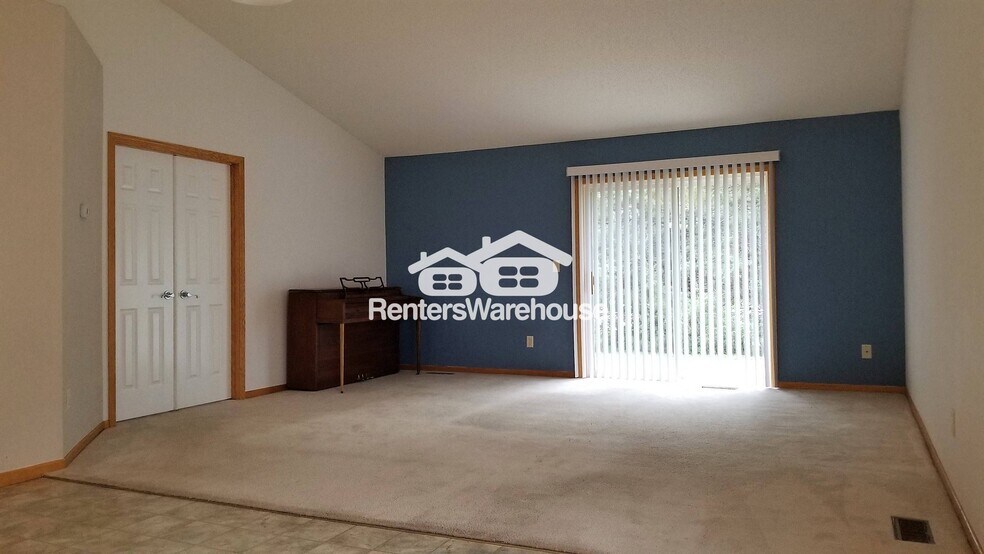 Building Photo - 64 Crown Pointe Curve