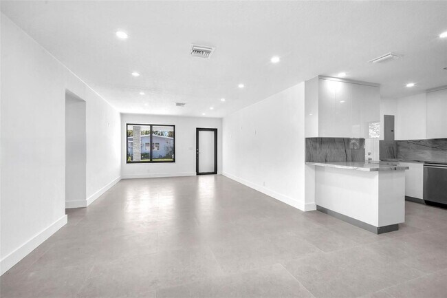 Building Photo - 8011 SW 18th Terrace