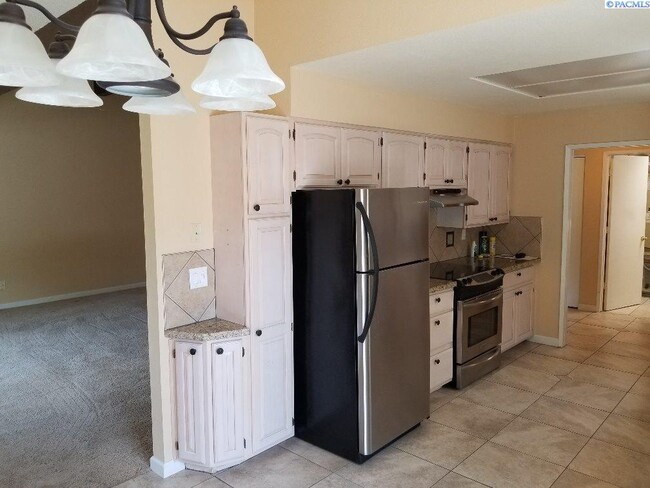 Building Photo - South Richland Townhouse for rent